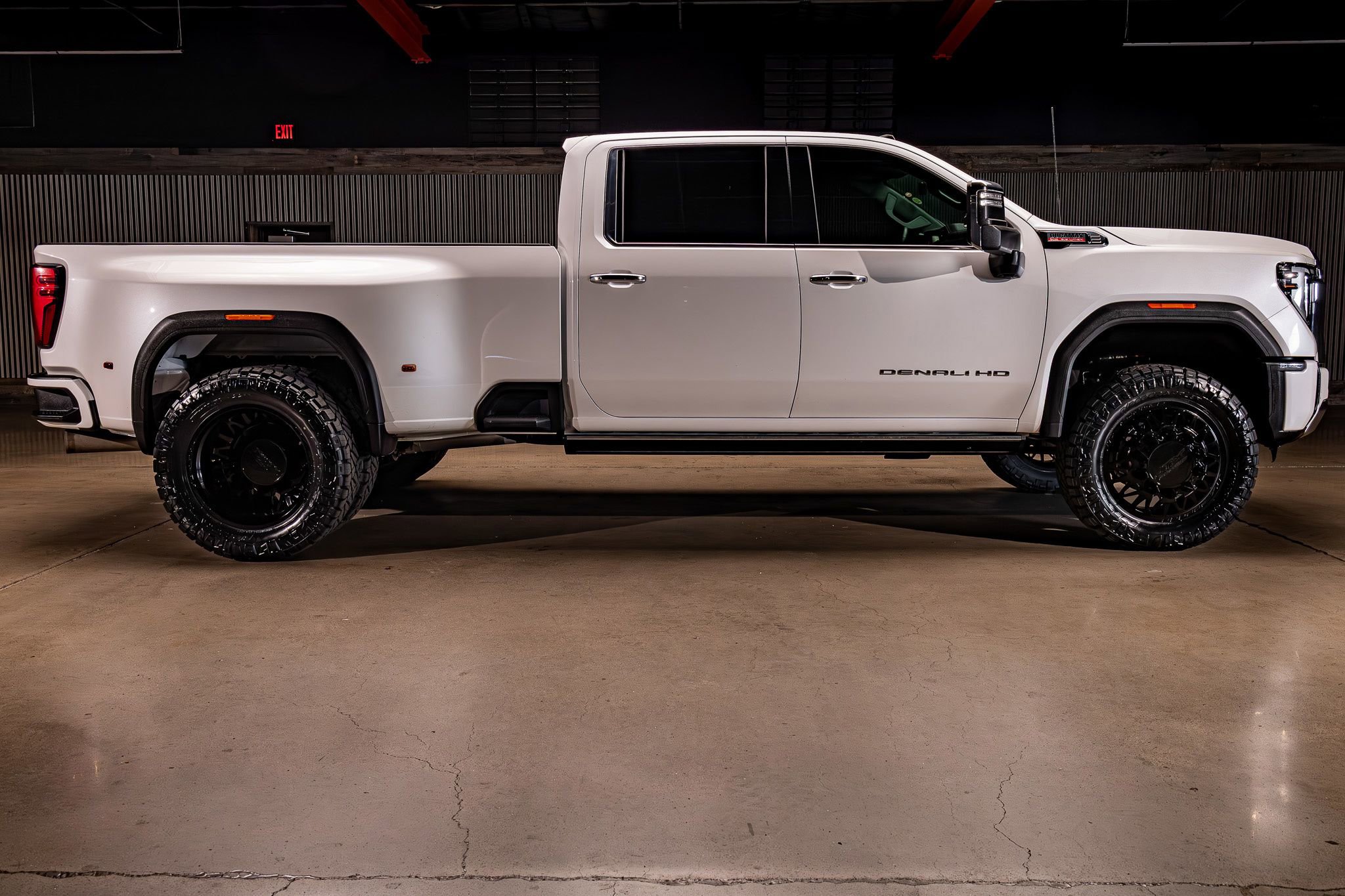 Used 2025 GMC Sierra 3500 Denali w/ Denali Reserve Package image 11