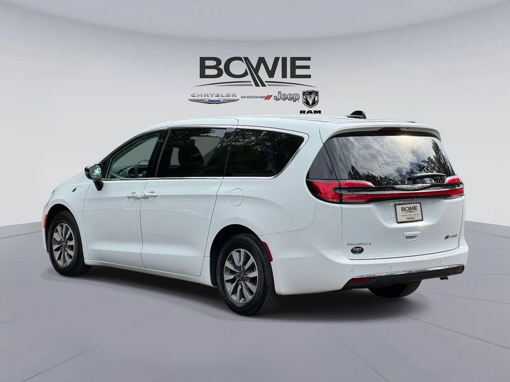 Used 2024 Chrysler Pacifica Limited FWD image 4