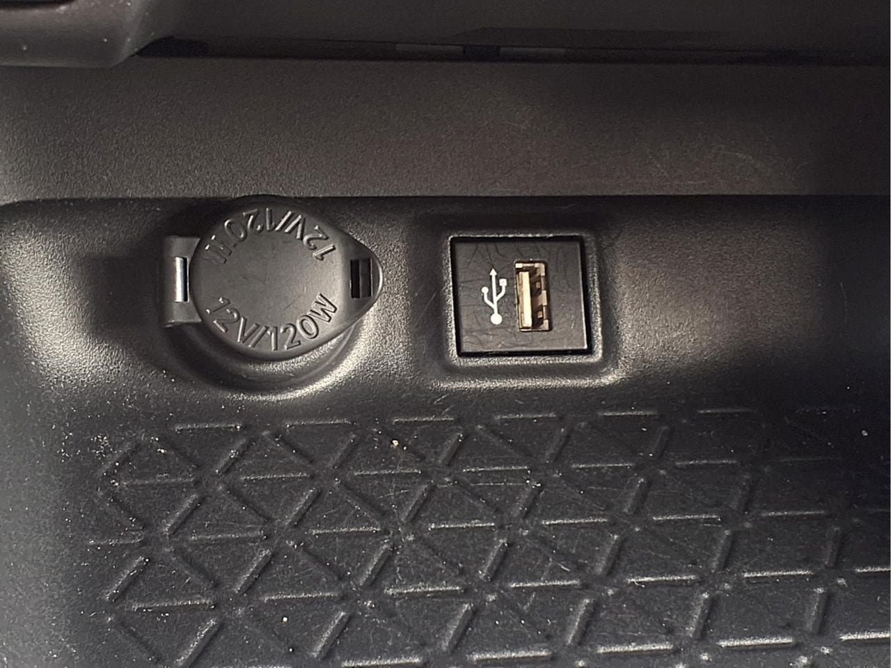 Used 2025 Toyota RAV4 XLE AWD/4WD image 18