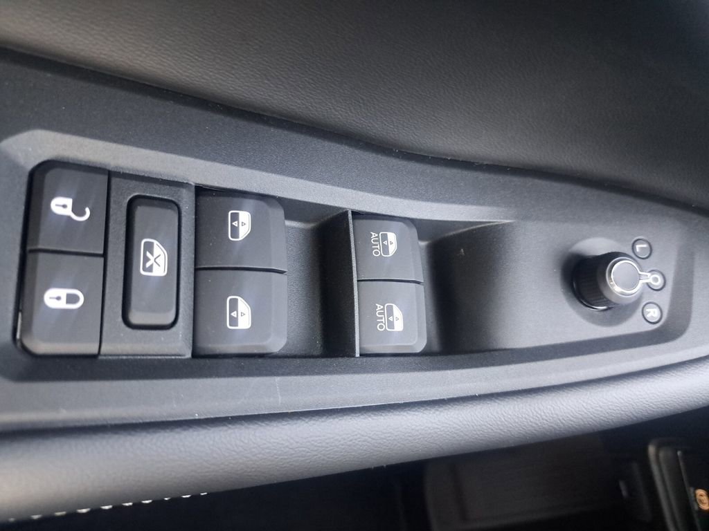 New 2025 Jeep Grand Cherokee L Laredo image 14