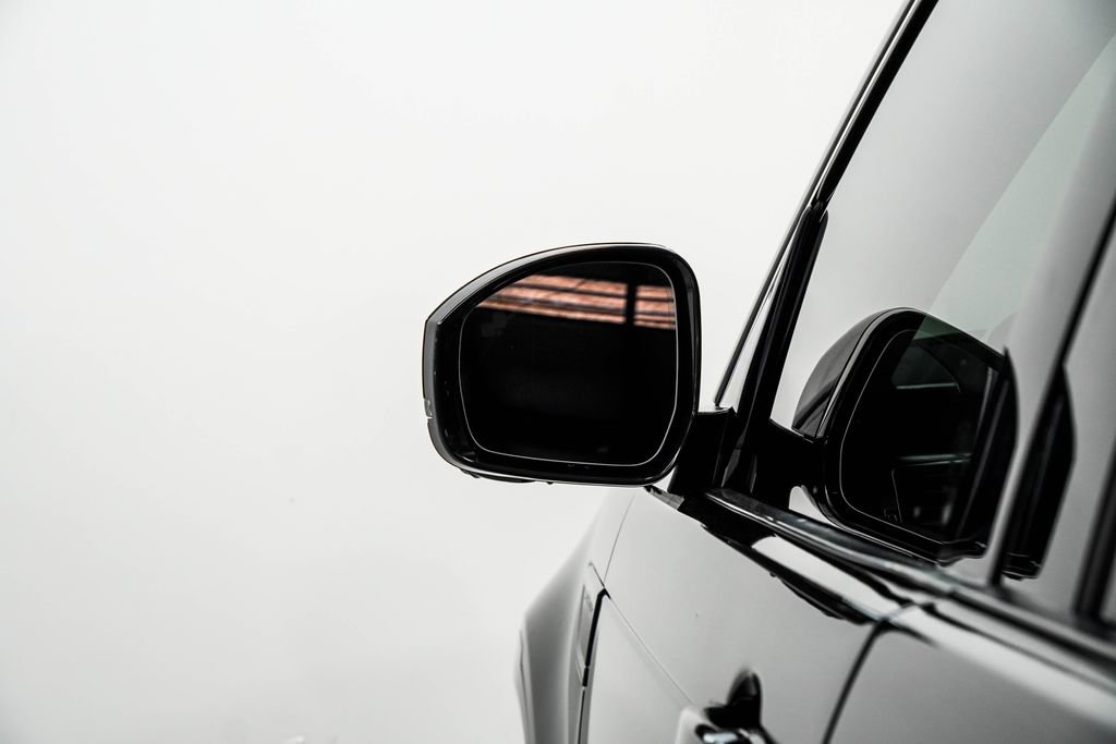 Used 2022 Land Rover Discovery HSE R-Dynamic image 14