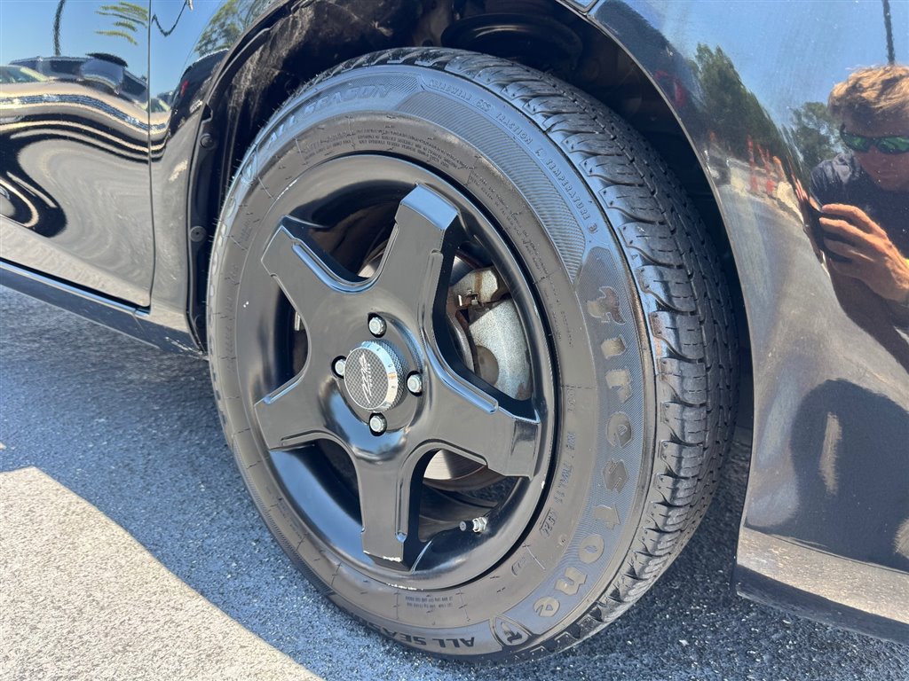 Used 2018 Toyota Yaris L FWD image 9