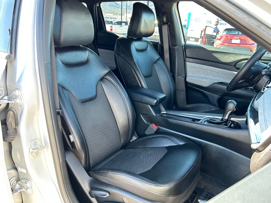 Used 2024 Jeep Compass Latitude image 17