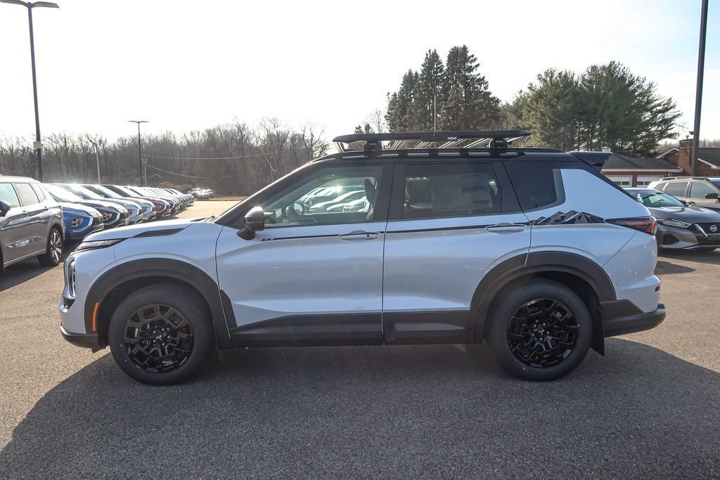 New 2026 Mitsubishi Outlander AWD image 2