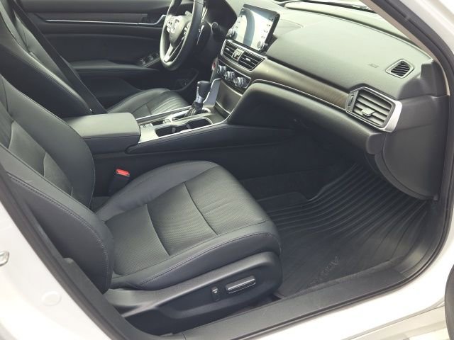 Used 2018 Honda Accord Touring image 9