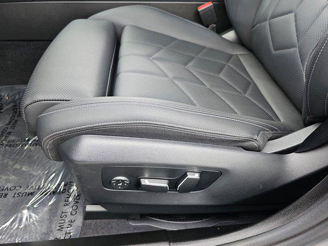 Used 2024 BMW 530i w/ Convenience Package image 30