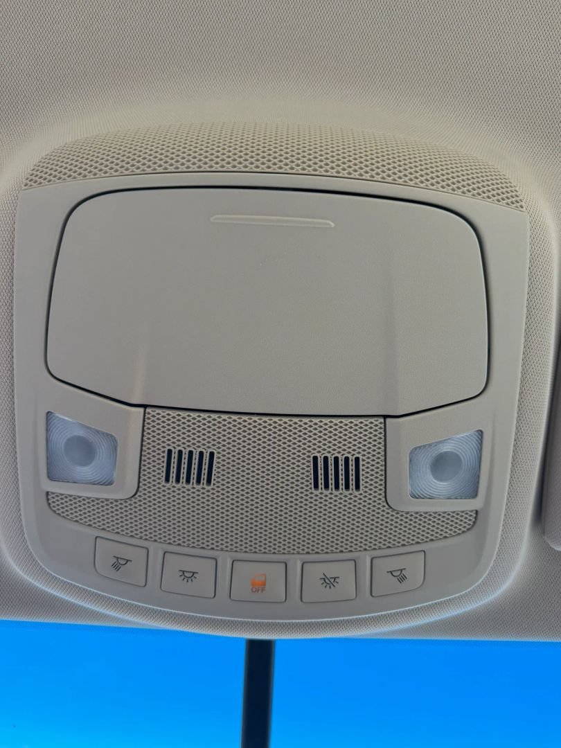 Used 2015 Lincoln MKZ Hybrid w/ Equipment Group 201A Select FWD image 27