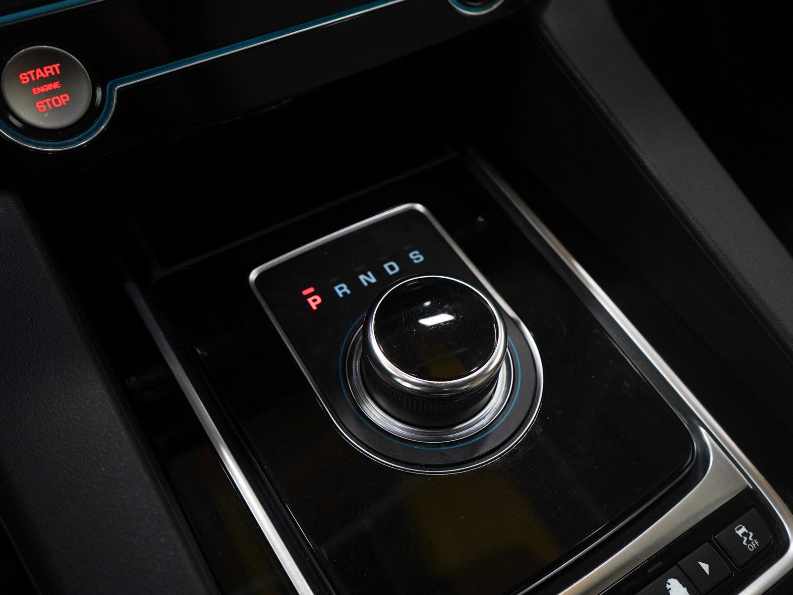 Used 2020 Jaguar F-PACE Premium image 25