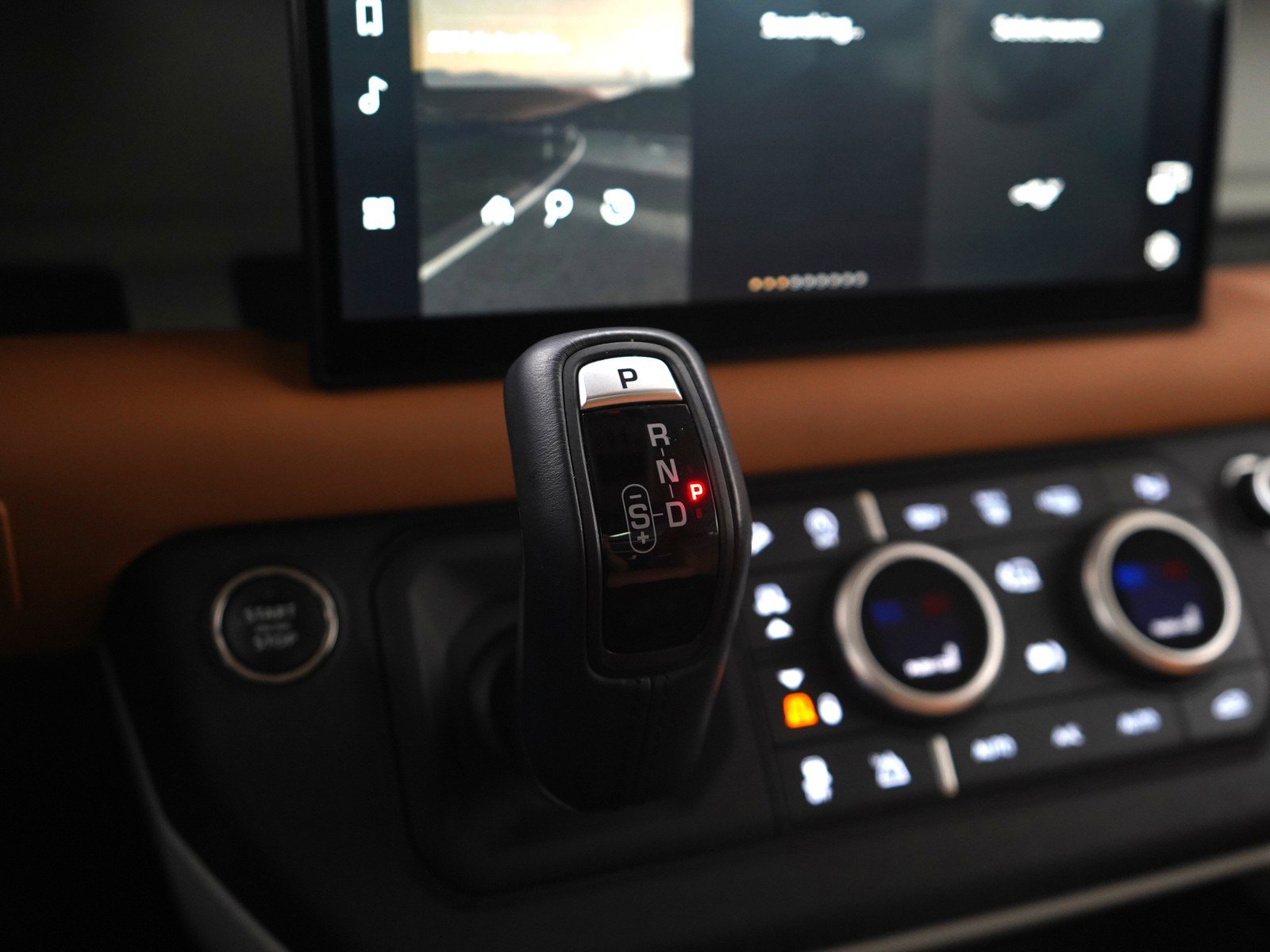 Used 2023 Land Rover Defender 130 First Edition image 25