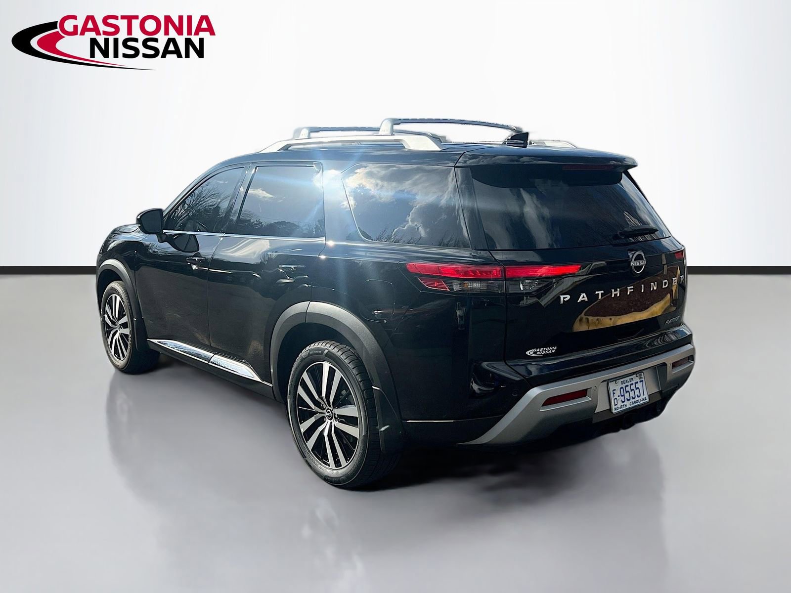 Used 2025 Nissan Pathfinder Platinum w/ Cargo Package image 6