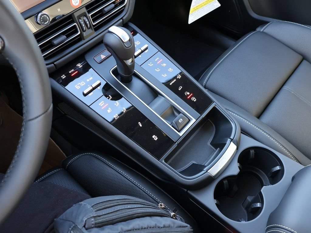 Certified 2026 Porsche Macan Turbo AWD/4WD image 25