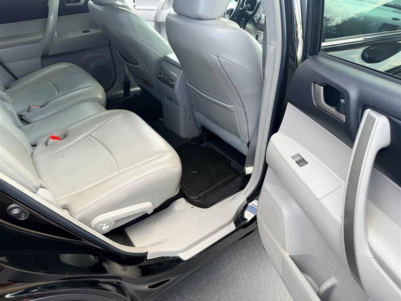 Used 2012 Toyota Highlander SE w/ Tow Pkg AWD/4WD image 14