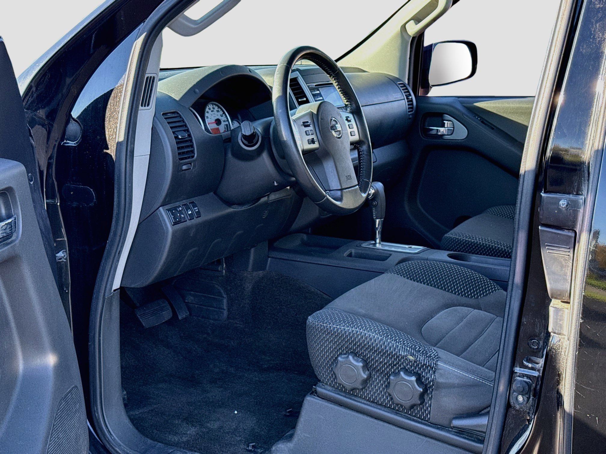 Used 2013 Nissan Frontier PRO-4X AWD/4WD image 10