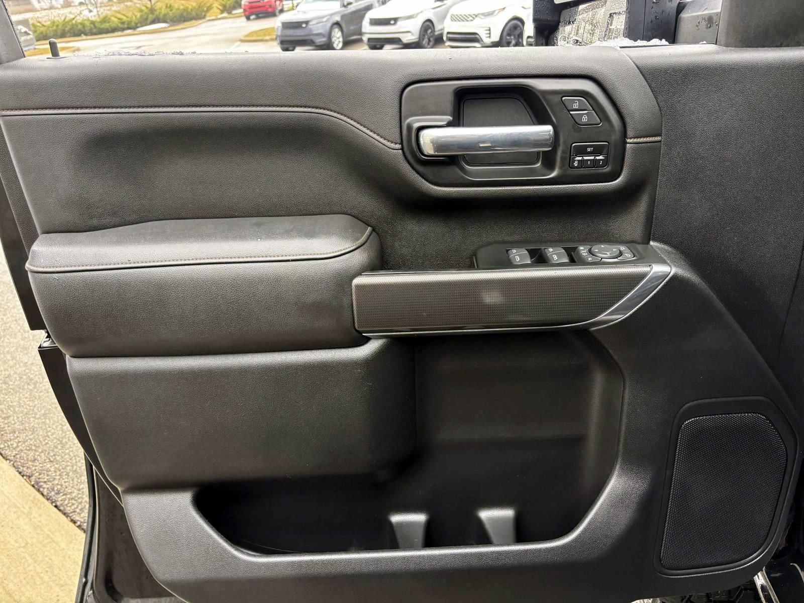 Used 2022 GMC Sierra 3500 AT4 image 11