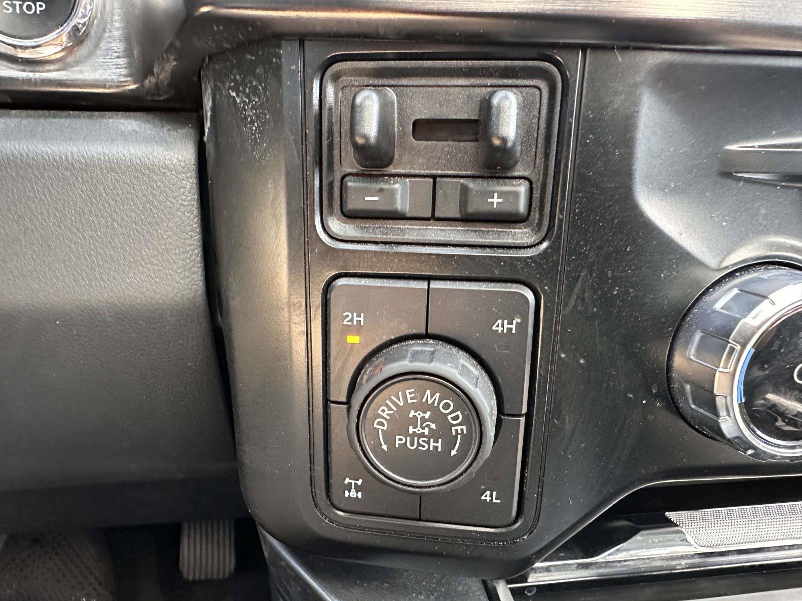 Used 2023 Ford F250 Lariat w/ Lariat Ultimate Package AWD/4WD image 28