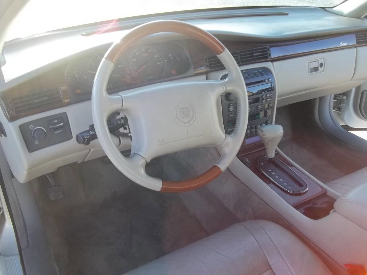 Used 2001 Cadillac Eldorado Touring image 9