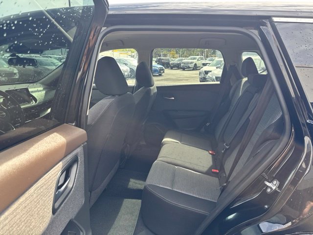 Used 2023 Nissan Rogue SV AWD/4WD image 19