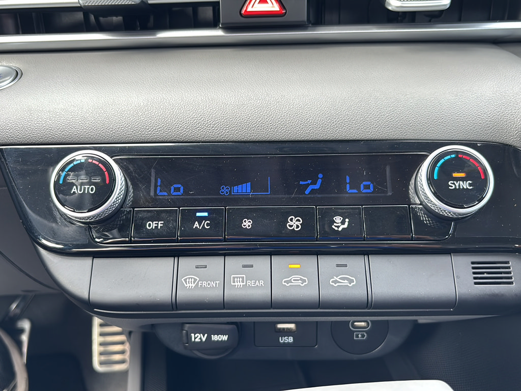 Used 2025 Hyundai Elantra Sport FWD image 31