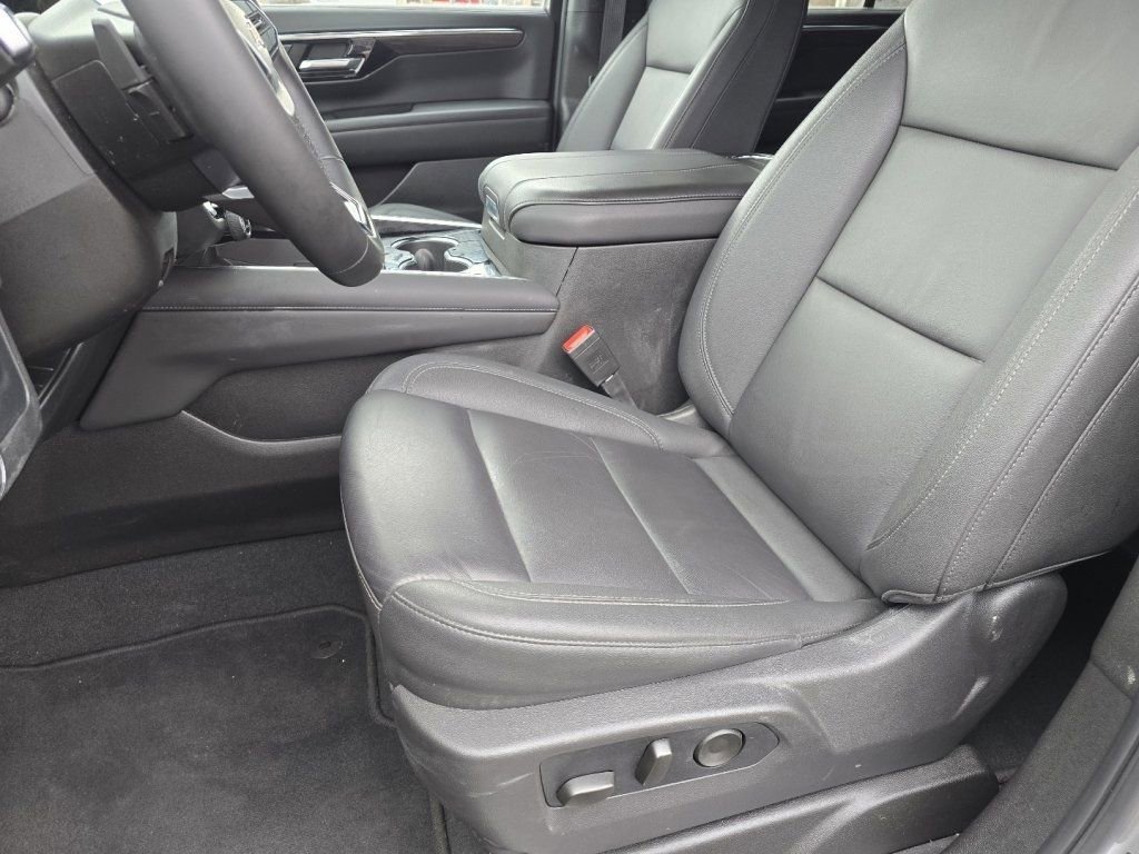 Used 2025 Chevrolet Tahoe LT image 19