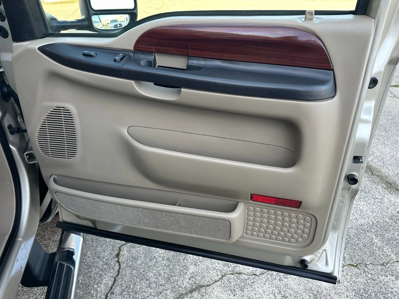 Used 2005 Ford Excursion Limited image 48