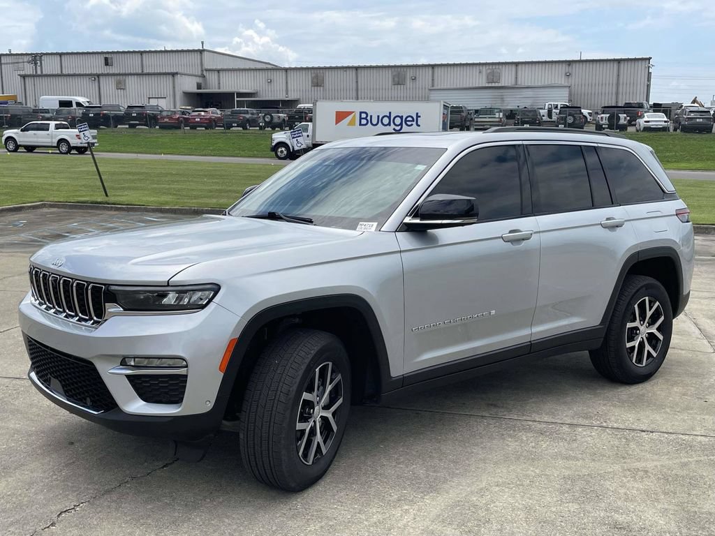 Used 2025 Jeep Grand Cherokee Limited w/ Luxury Tech Group II AWD/4WD image 7