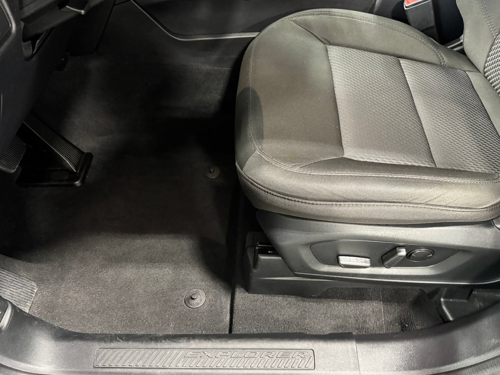 Used 2022 Ford Explorer XLT AWD/4WD image 18