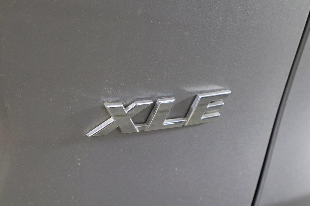 Used 2021 Toyota RAV4 XLE w/ Convenience Package FWD image 44