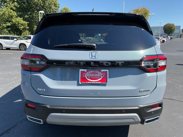 Used 2024 Honda Pilot Touring image 9