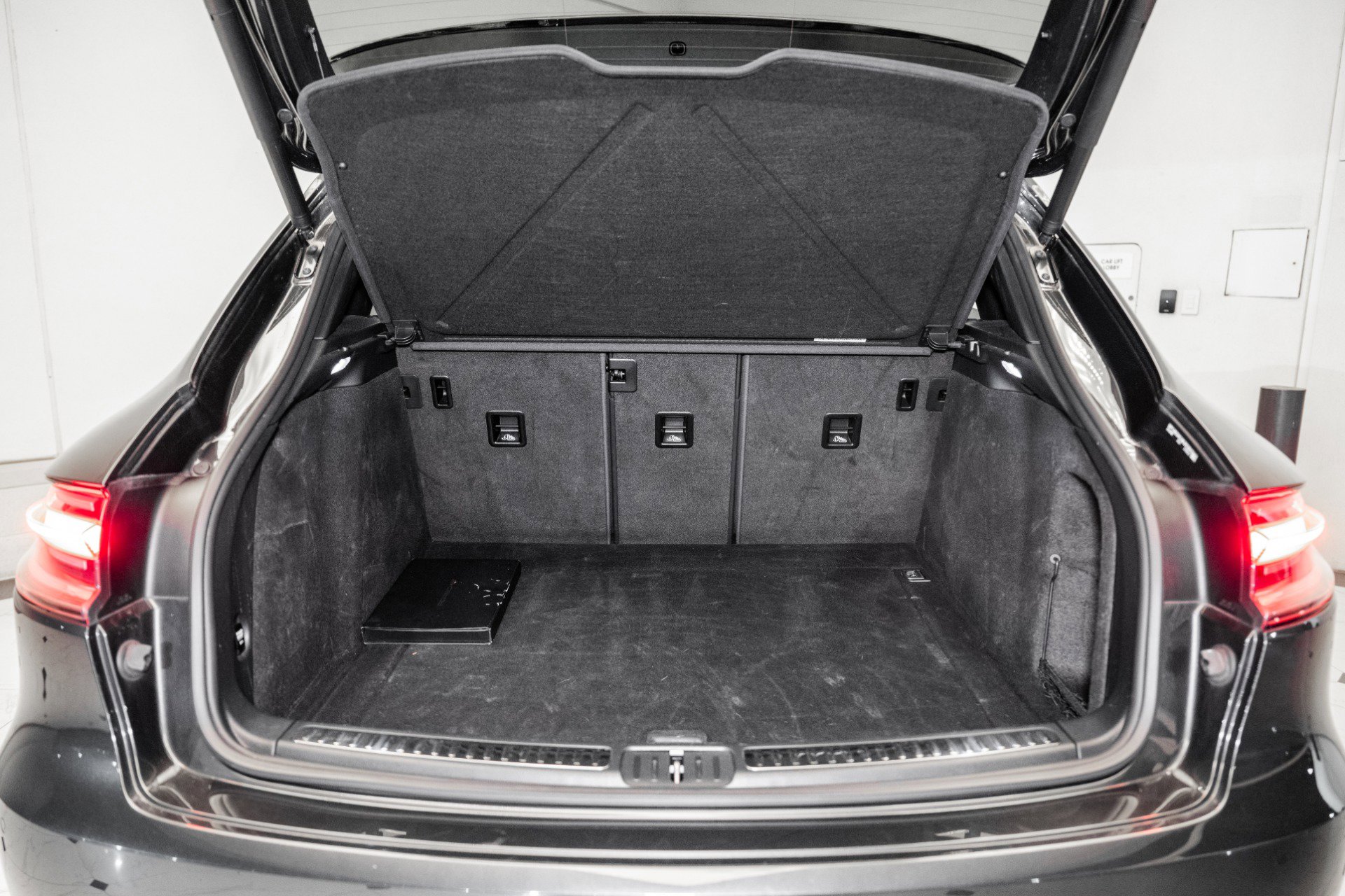 Used 2021 Porsche Macan S image 9