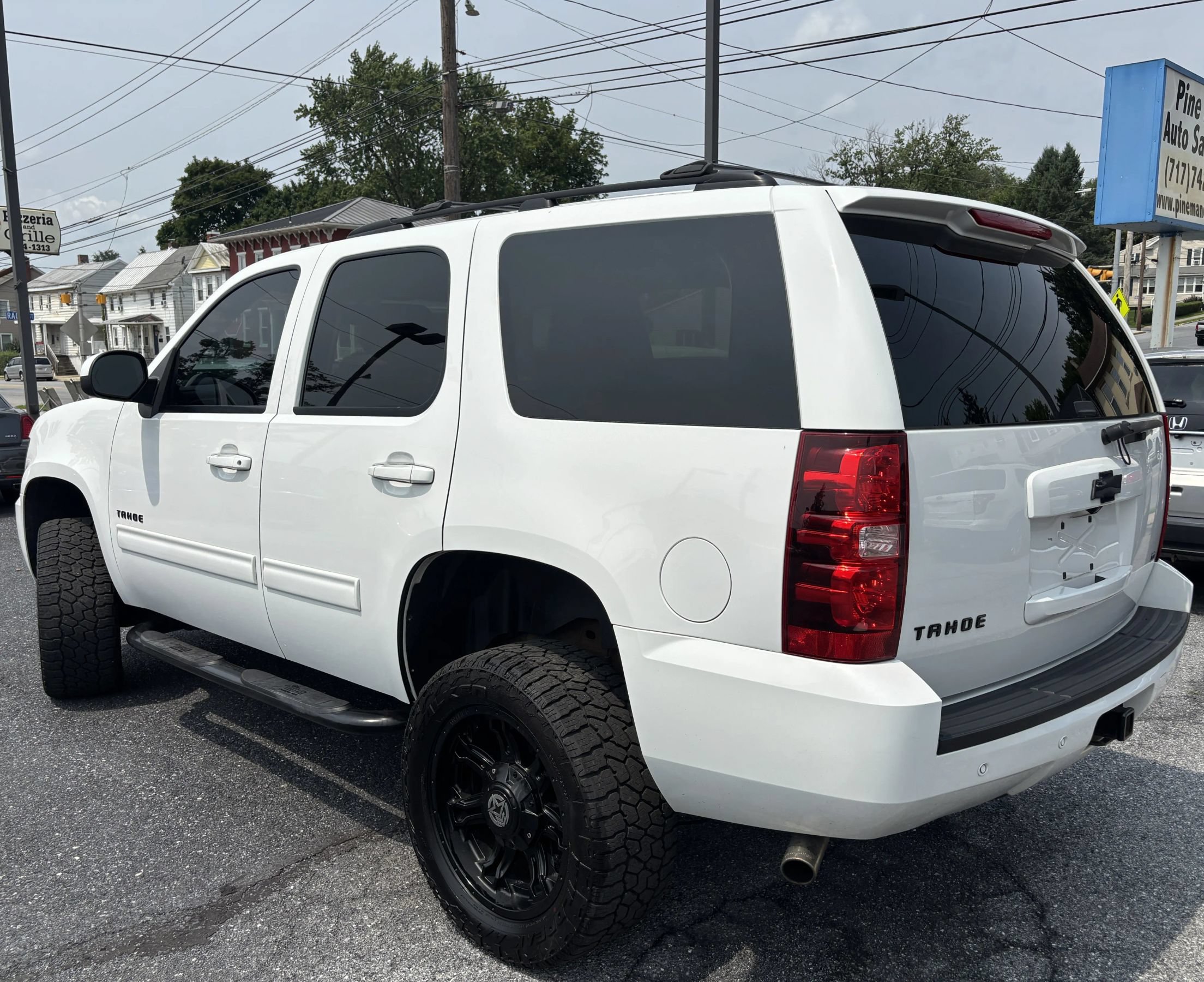 Used 2014 Chevrolet Tahoe LT w/ Luxury Package AWD/4WD image 4