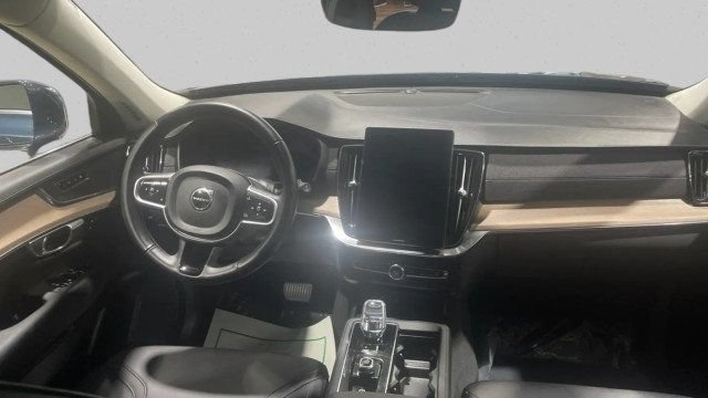 Used 2025 Volvo XC90 B5 Plus AWD/4WD image 16