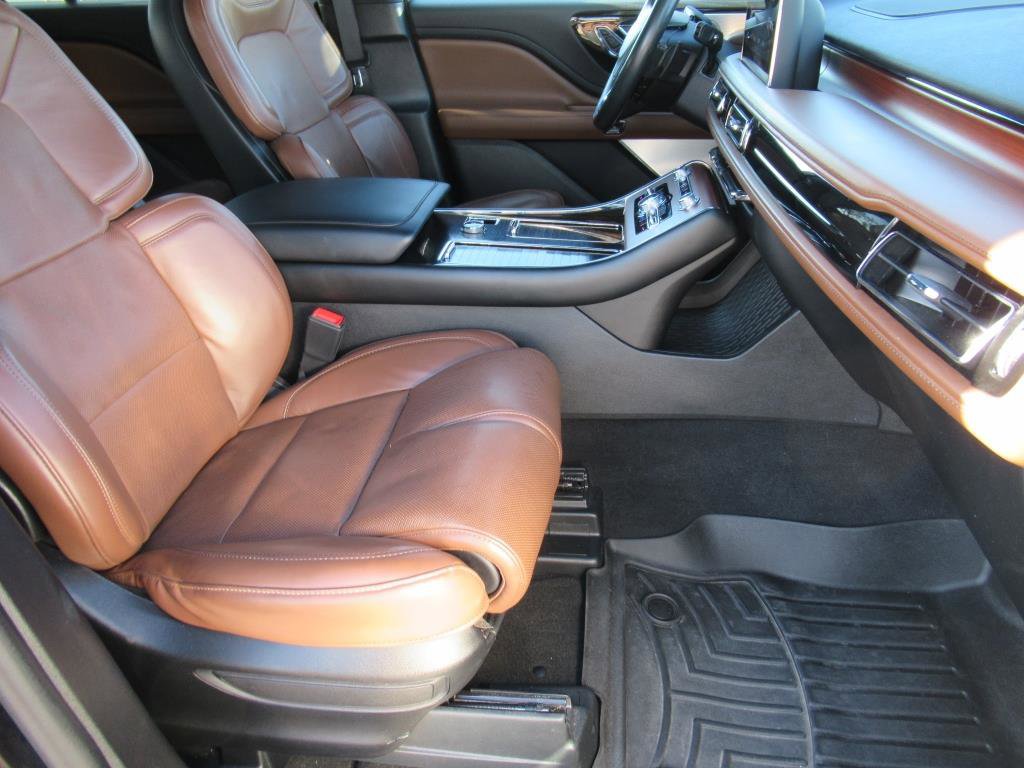 Used 2023 Lincoln Aviator Reserve w/ Equipment Group 201A AWD/4WD image 9