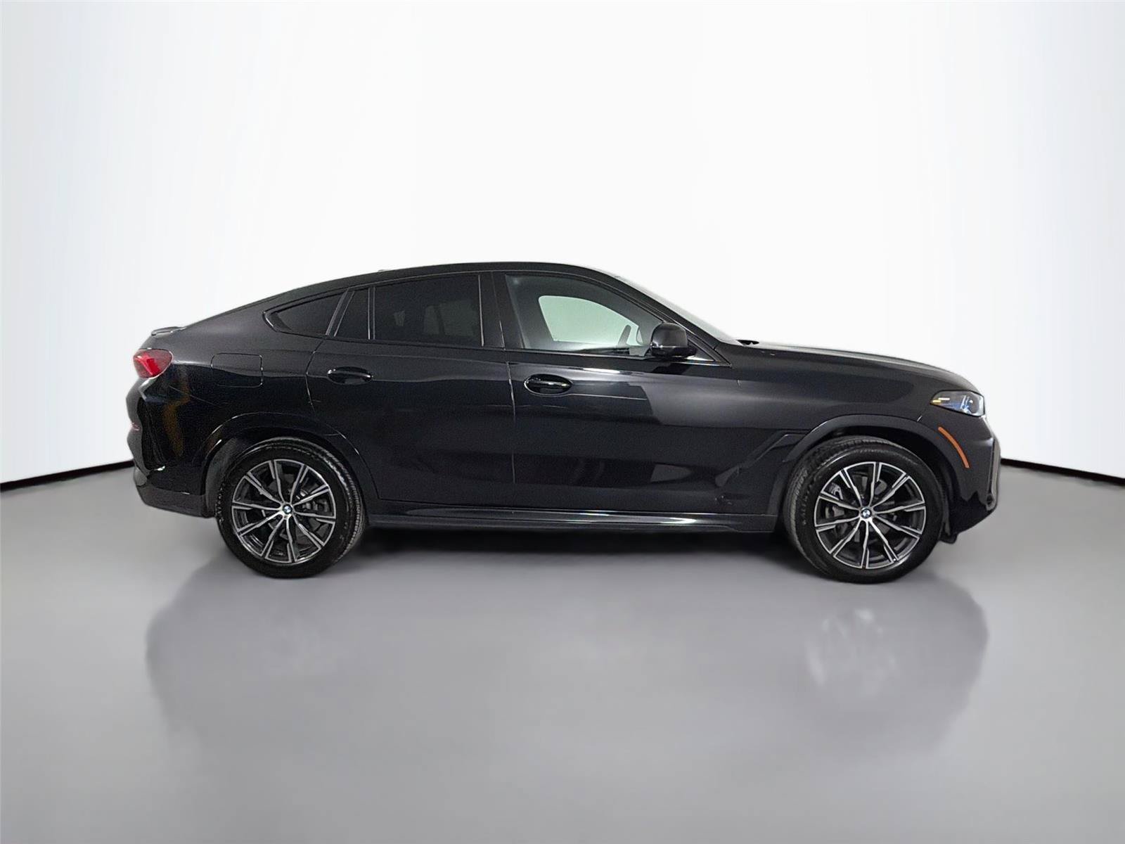 Certified 2026 BMW X6 xDrive40i AWD/4WD image 4