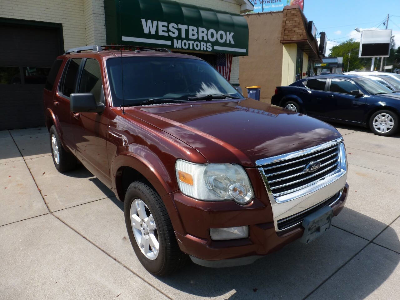 Used 2010 Ford Explorer XLT image 1