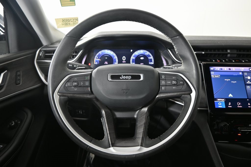 Used 2023 Jeep Grand Cherokee Limited w/ Black Appearance Package image 35