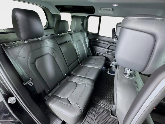 Used 2026 Land Rover Defender 110 X-Dynamic SE image 29