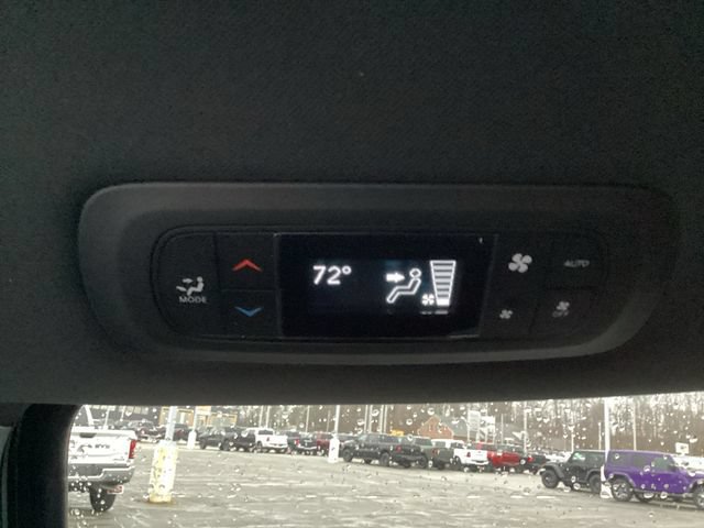 New 2026 Chrysler Pacifica Select AWD/4WD image 17