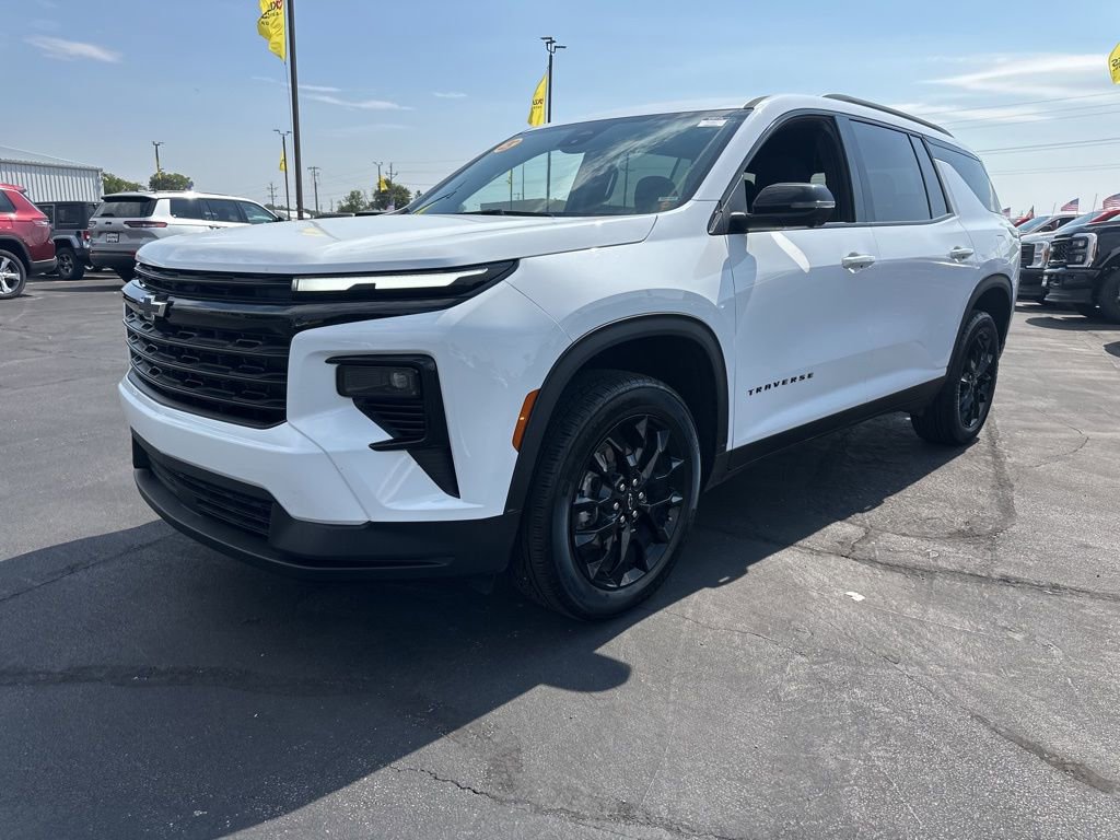 Used 2025 Chevrolet Traverse LT w/ Midnight/Sport Edition image 16
