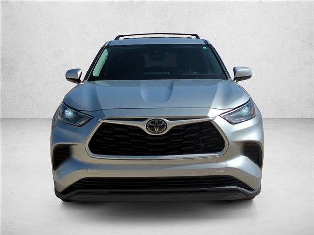 Used 2022 Toyota Highlander L FWD image 2