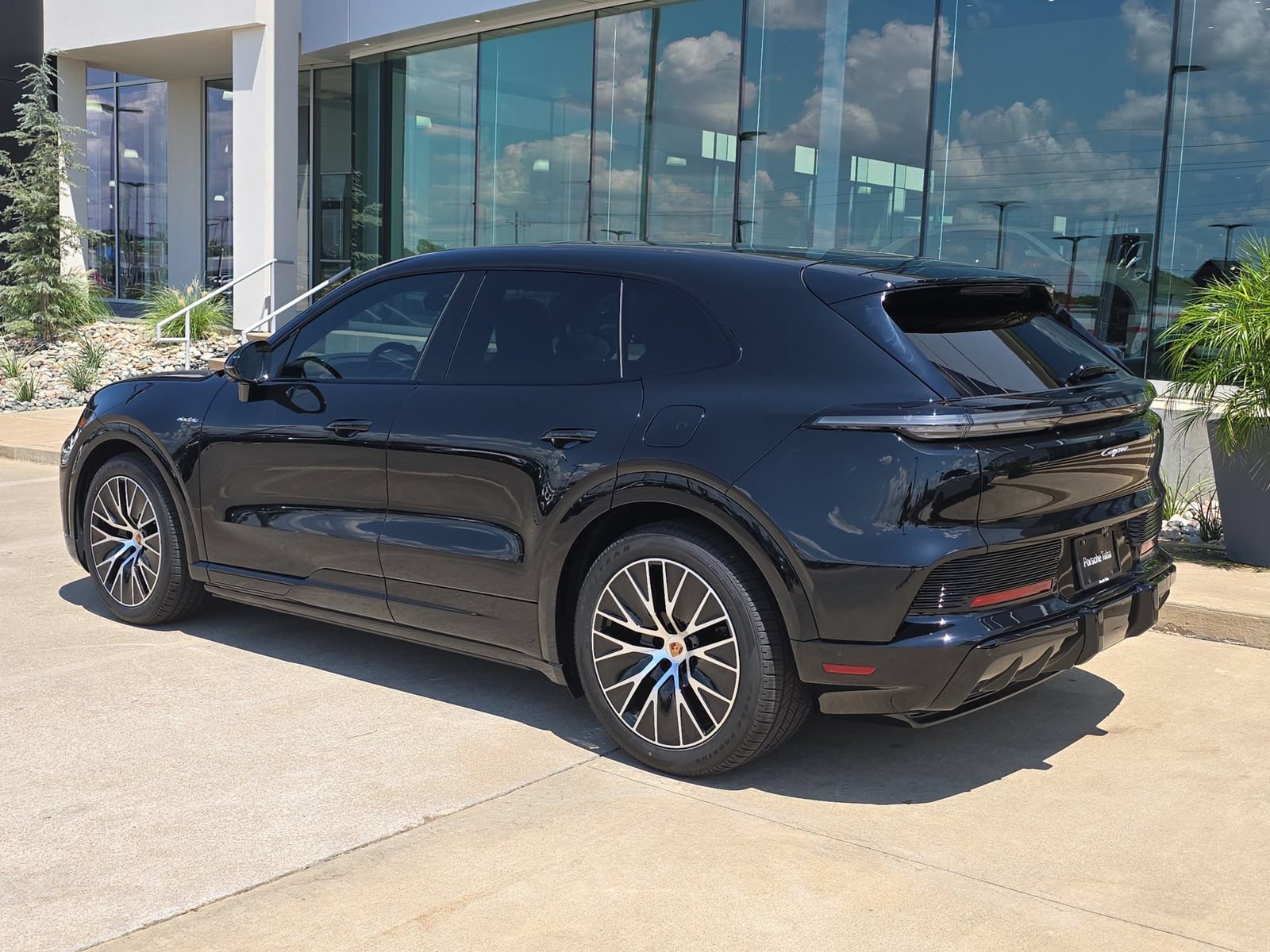 New 2026 Porsche Cayenne Electric AWD/4WD image 3