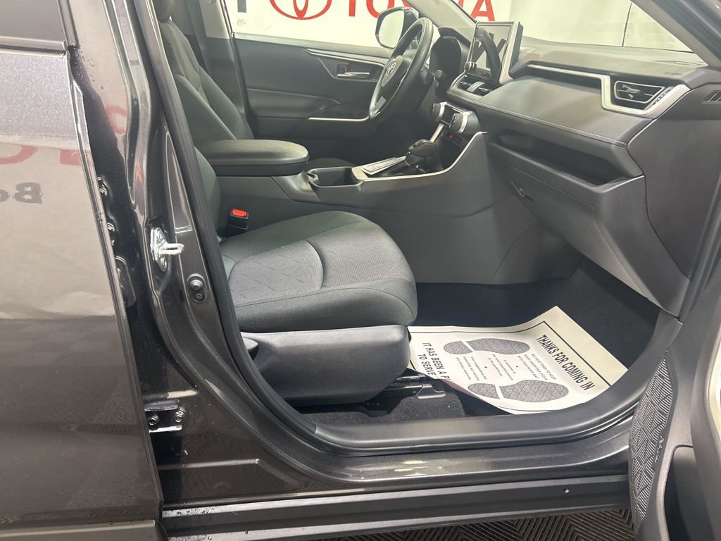 Used 2025 Toyota RAV4 XLE image 13