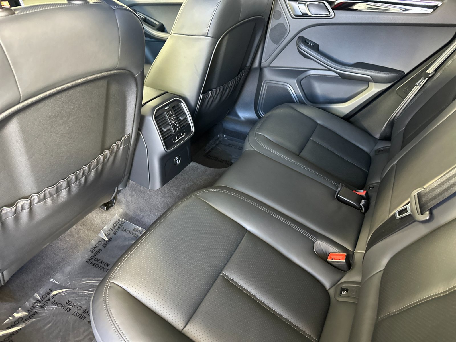 Certified 2026 Porsche Macan AWD/4WD image 14