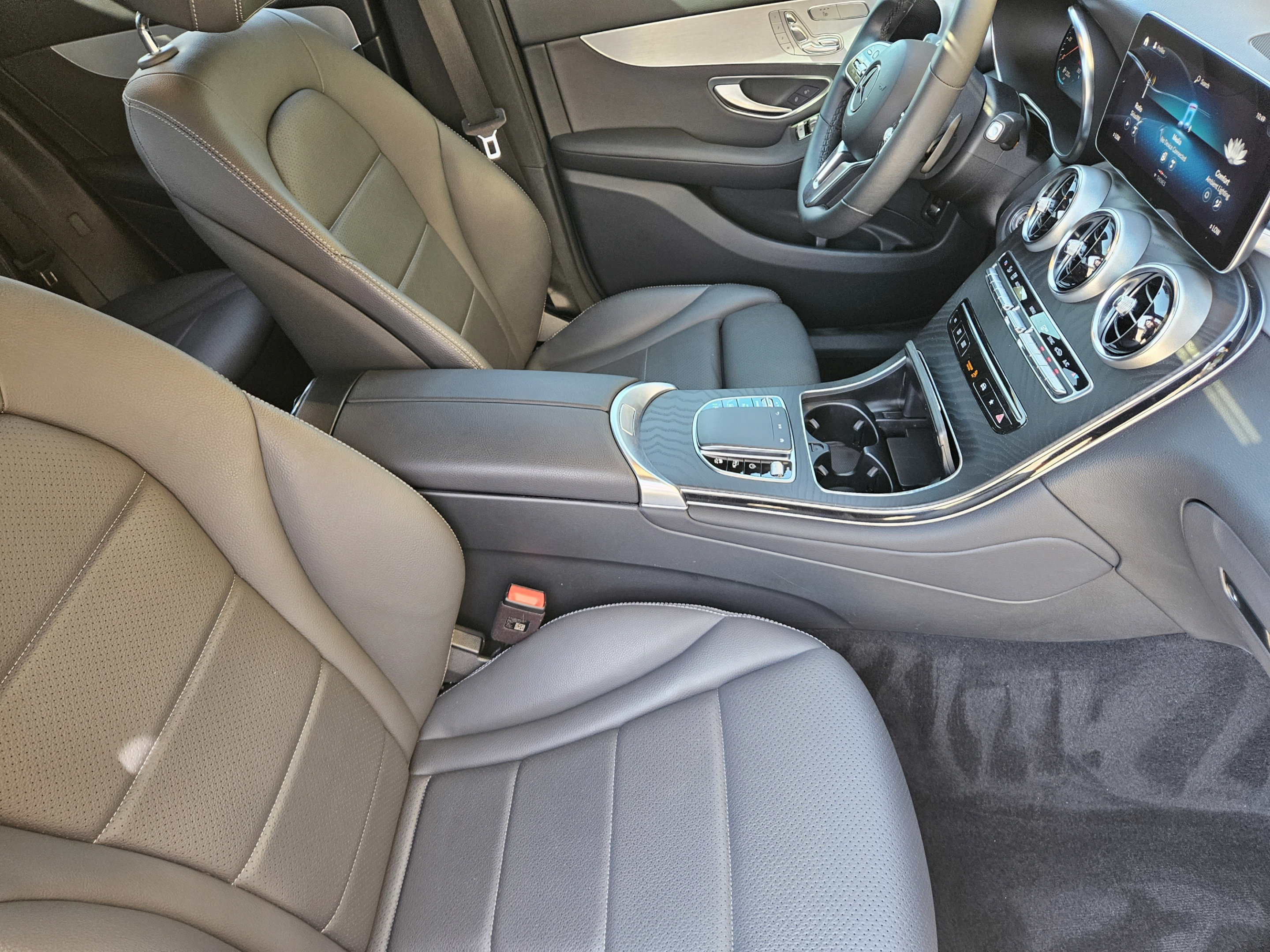 Used 2023 Mercedes-Benz GLC 300 4MATIC Coupe image 11