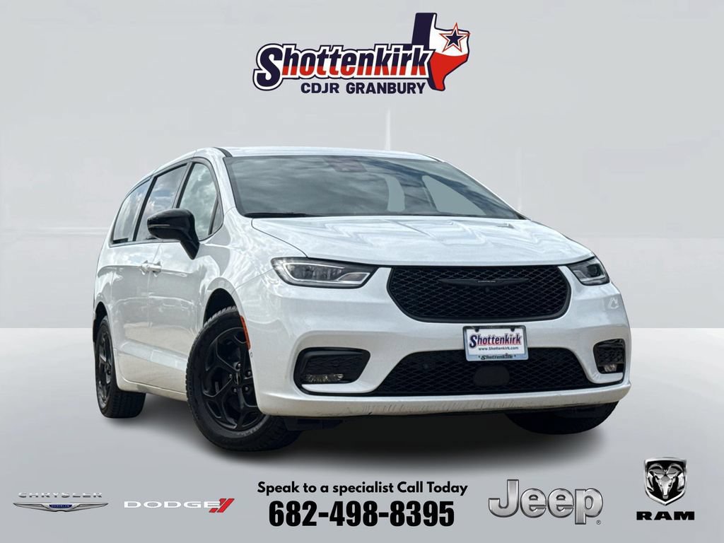 Used 2024 Chrysler Pacifica Limited FWD image 1