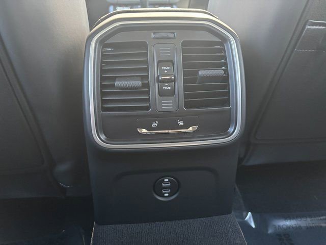 Used 2025 Porsche Macan AWD/4WD image 24