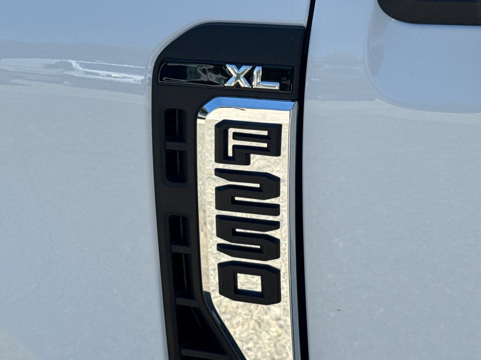 New 2025 Ford F250 XL w/ XL Chrome Package image 28