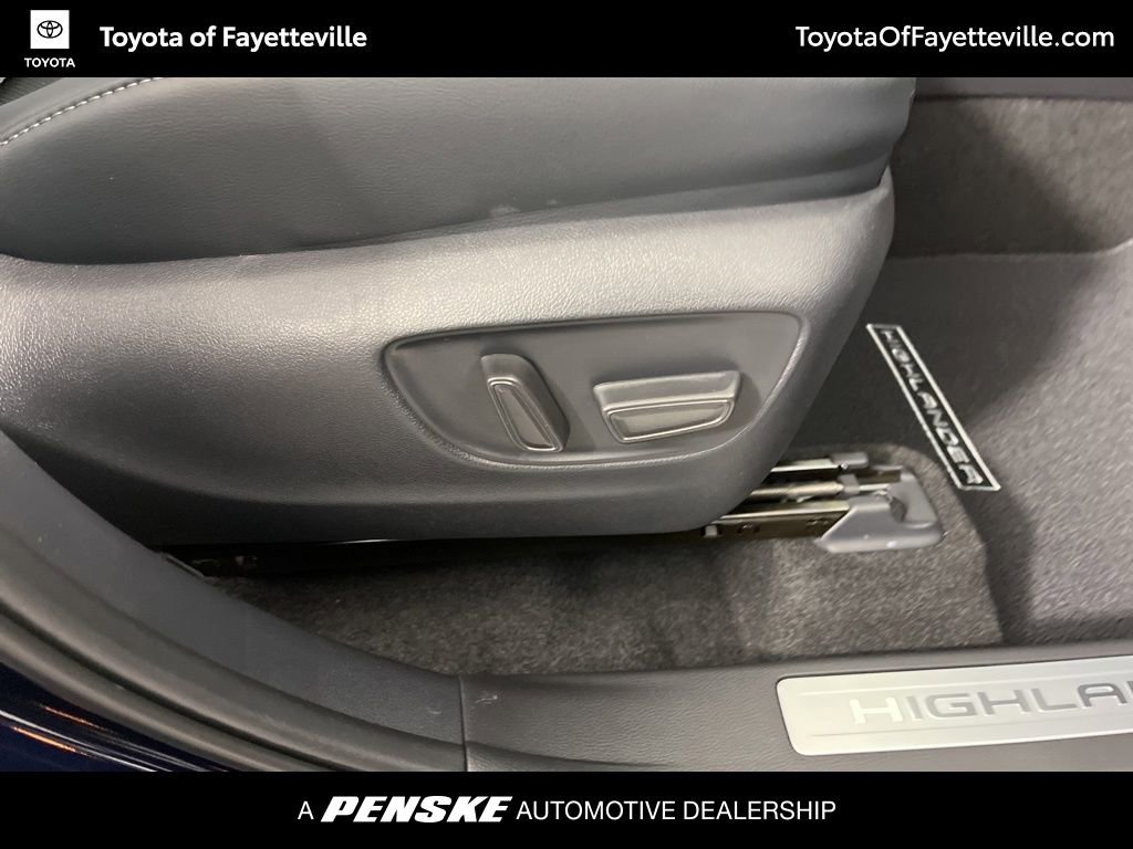 Used 2026 Toyota Highlander Limited image 8