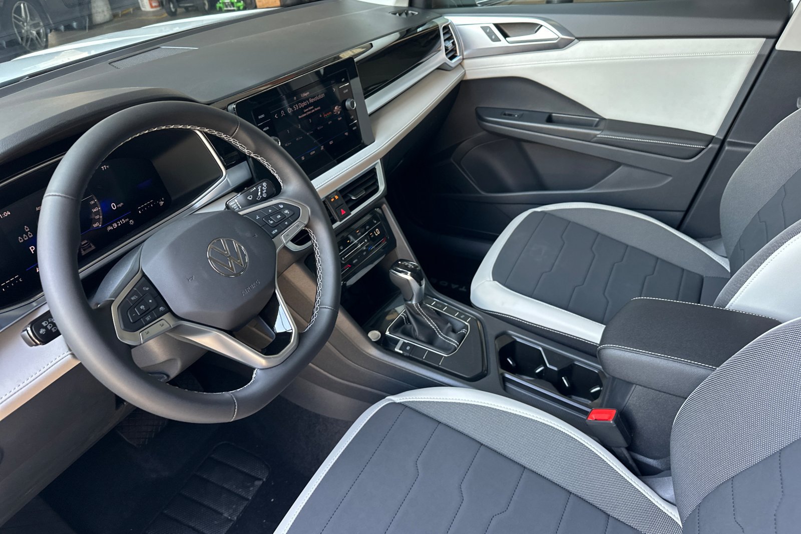 New 2027 Volkswagen Taos SE FWD image 8