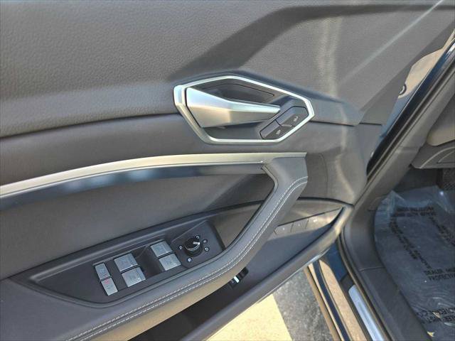 Used 2024 Audi Q8 e-tron Premium Plus w/ Premium Plus Package AWD/4WD image 22