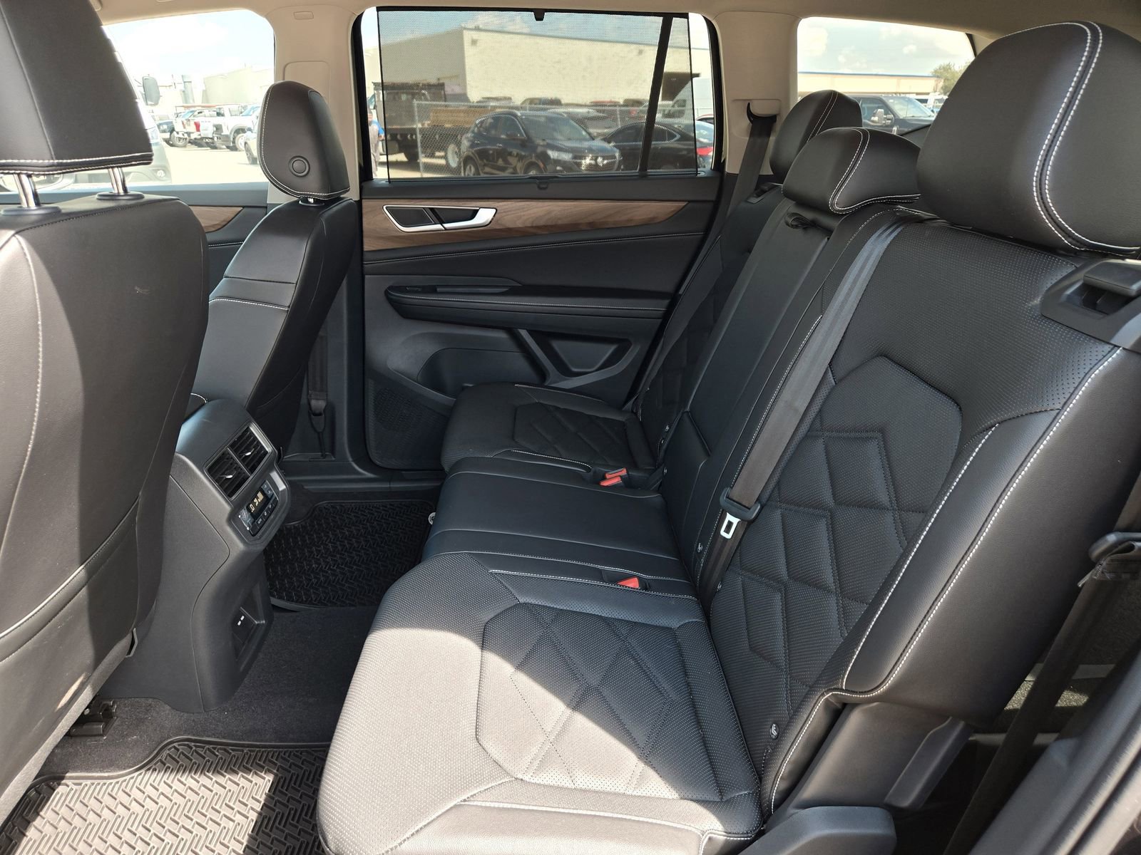 New 2024 Volkswagen Atlas SE image 17